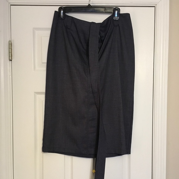 Pencil skirt suit - Picture 4 of 4